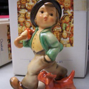 Hummel    Strolling Along  4 3/4 in